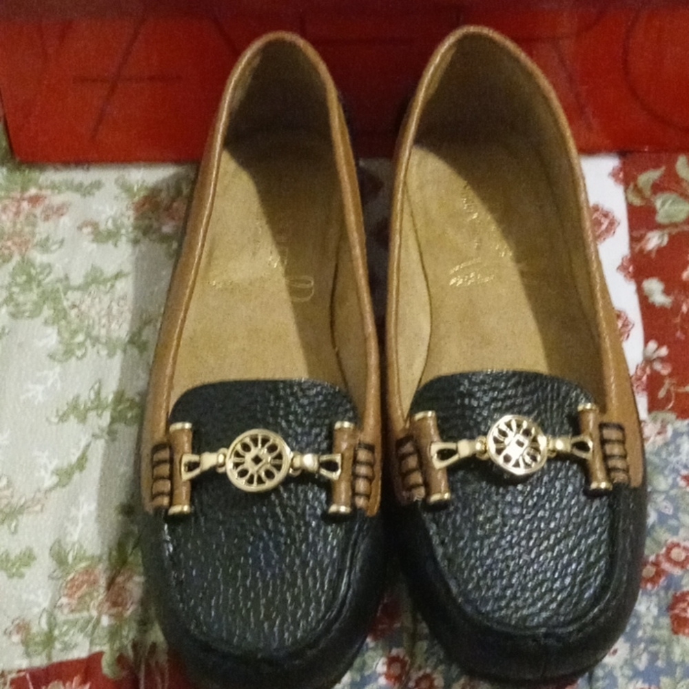 WOMEN'S BLACK AEROSOLES SHOES